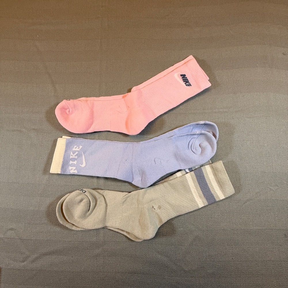Nike Dri-FIT Crew Socks Lot of 3 Pink Lavender Sage Green Striped Large TTP137